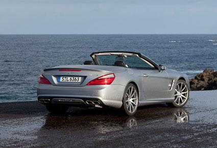 قصة اندفاع تتجدد مع سيارة SL 63 AMG الجديدة 